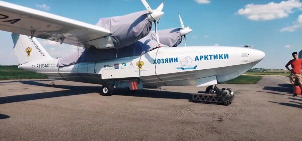 Буксировщик самолета гусеничный с дистанционным управлением_4