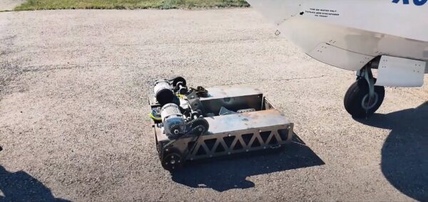 Буксировщик самолета гусеничный с дистанционным управлением_5