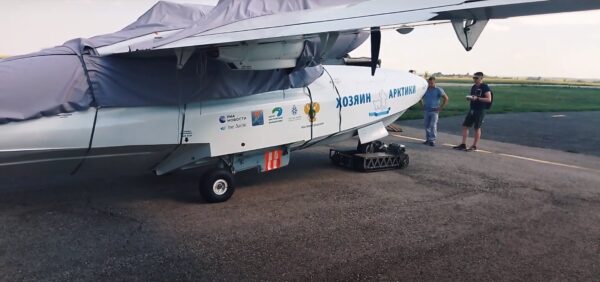 Буксировщик самолета гусеничный с дистанционным управлением_8