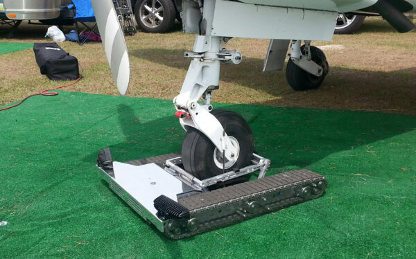 Буксировщик самолета_тягач самолета_9