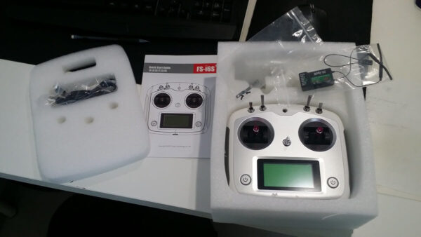 Гусеничный буксировщик самолета_4